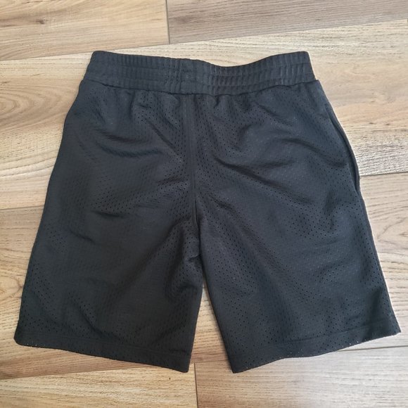 Two pairs of size 6 boys gym shorts - Picture 4 of 5